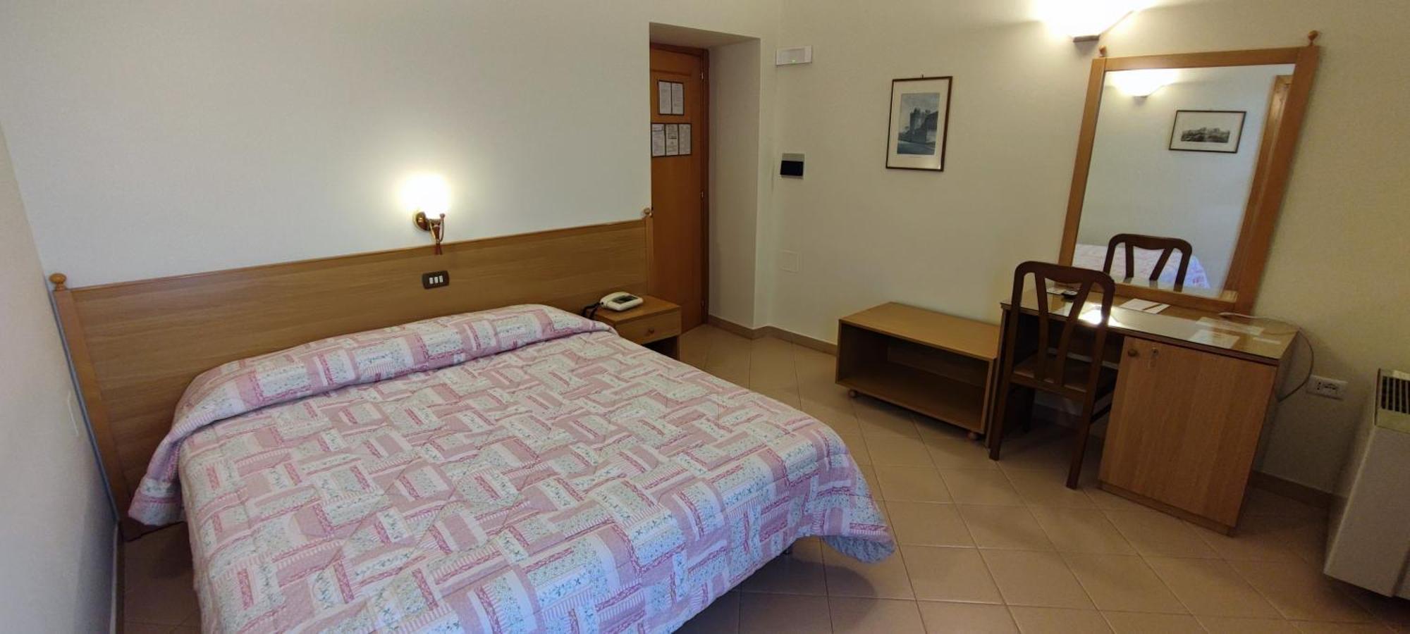 Hotel Castello Мезанье Экстерьер фото