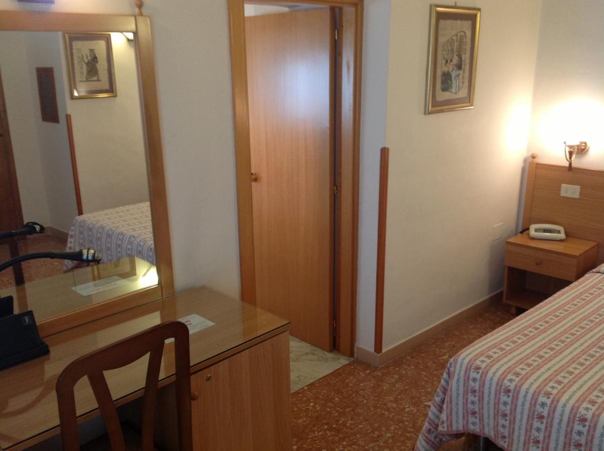 Hotel Castello Мезанье Номер фото