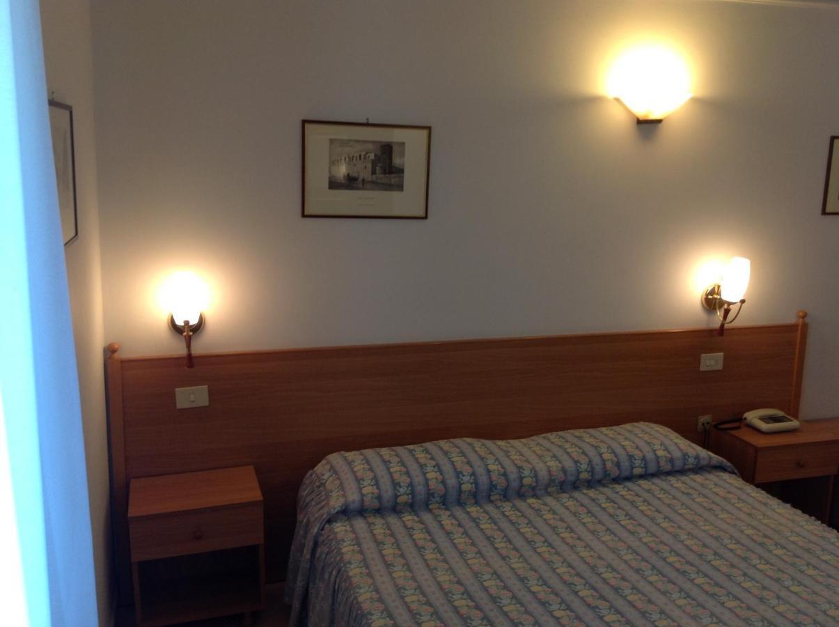 Hotel Castello Мезанье Номер фото