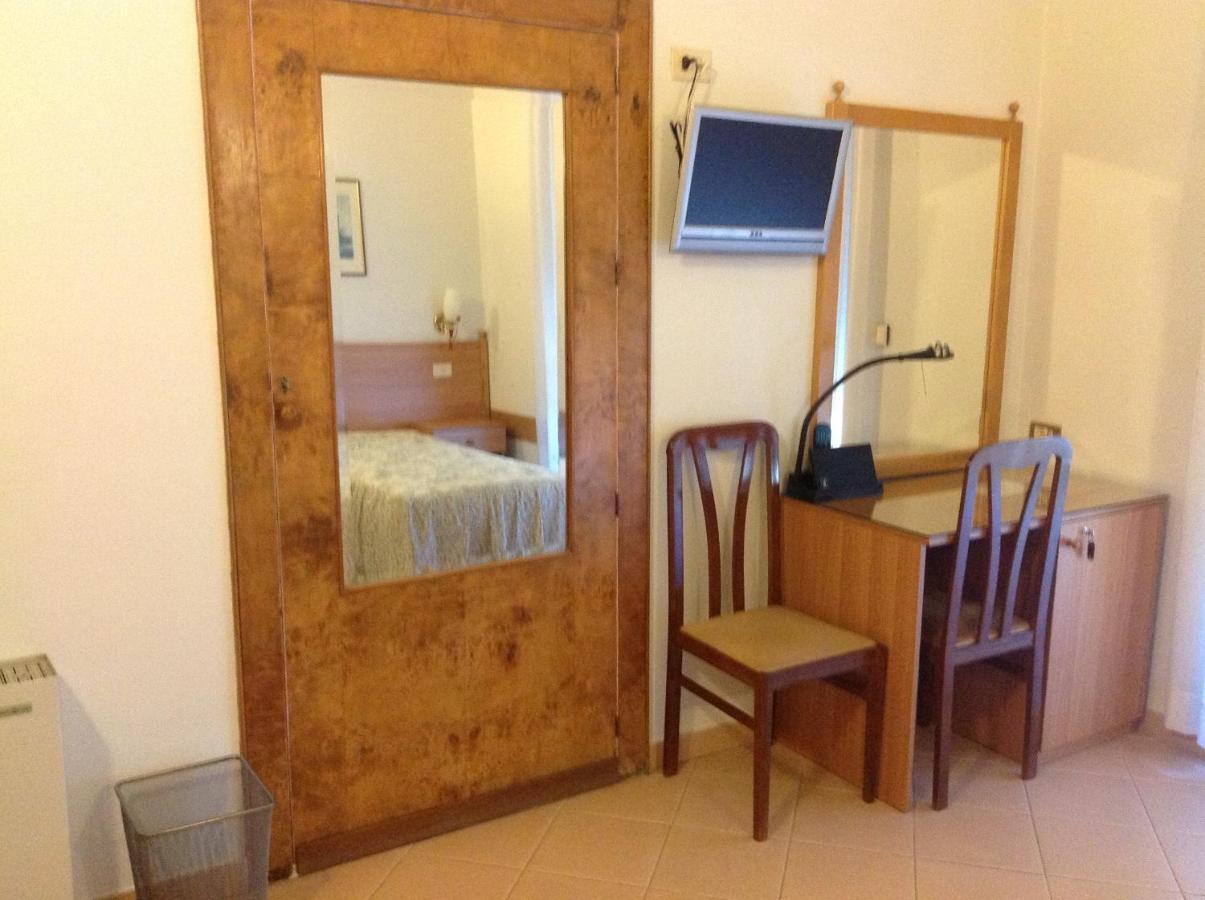 Hotel Castello Мезанье Номер фото
